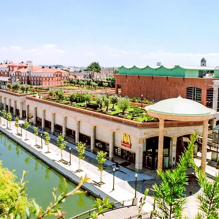 Appartamento Near Forum Mall By Interhome